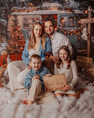 Z celého srdce Vám přejeme sladké, klidné a požehnané Vánoce s vašimi nejbližšími ❤️ A do nového roku přejeme jen to...